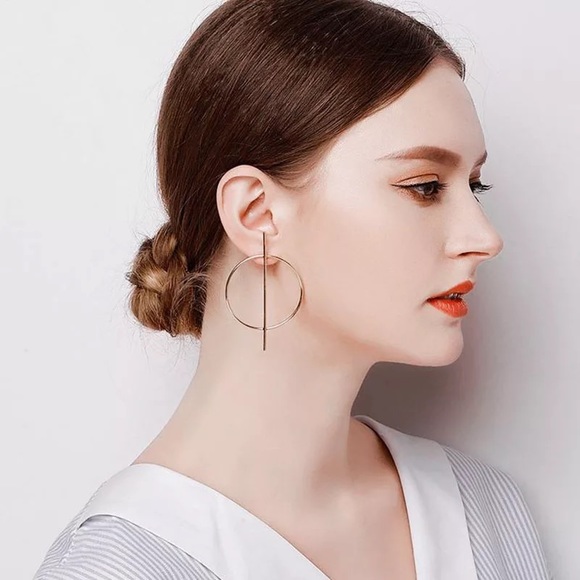 3/$30 🤍 Geometry Metal Round Studs Earrings - Picture 1 of 6